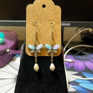 Dragonfly earrings with‎ pearls